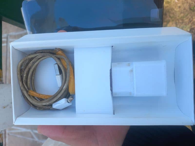 Samsung a71 8/128 full box and original charger 10