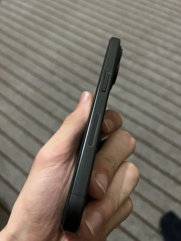 iphone 15 pro jv Black titanium 2