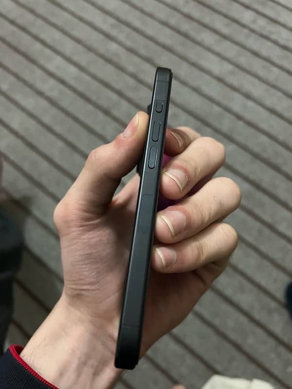 iphone 15 pro jv Black titanium 3