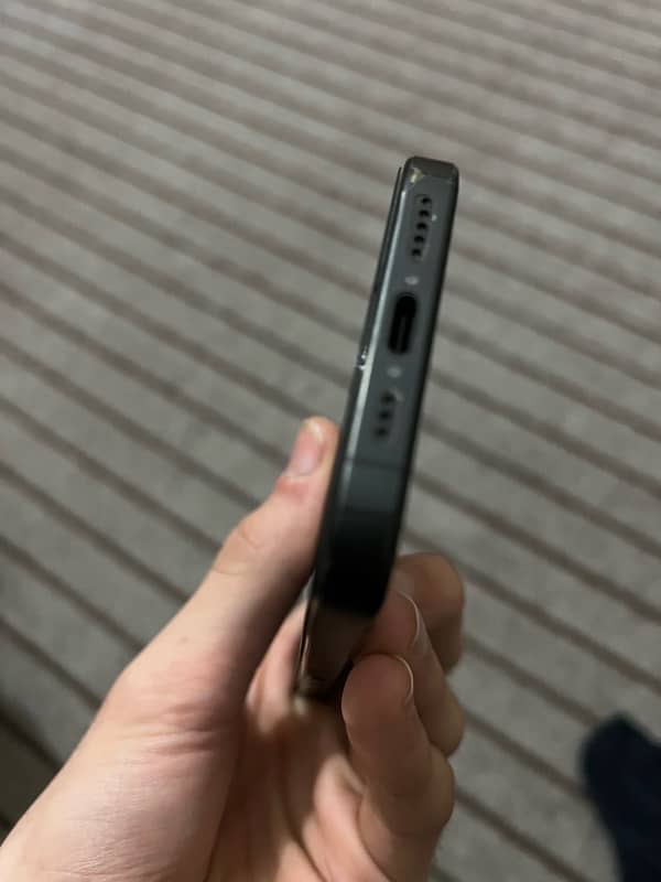 iphone 15 pro jv Black titanium 4