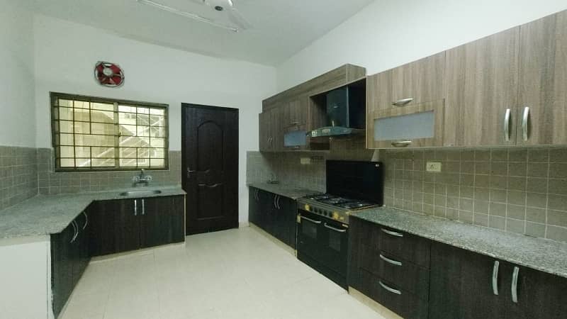 Exclusive 6th Floor Apartment For Sale With Park View In Prime Location 12