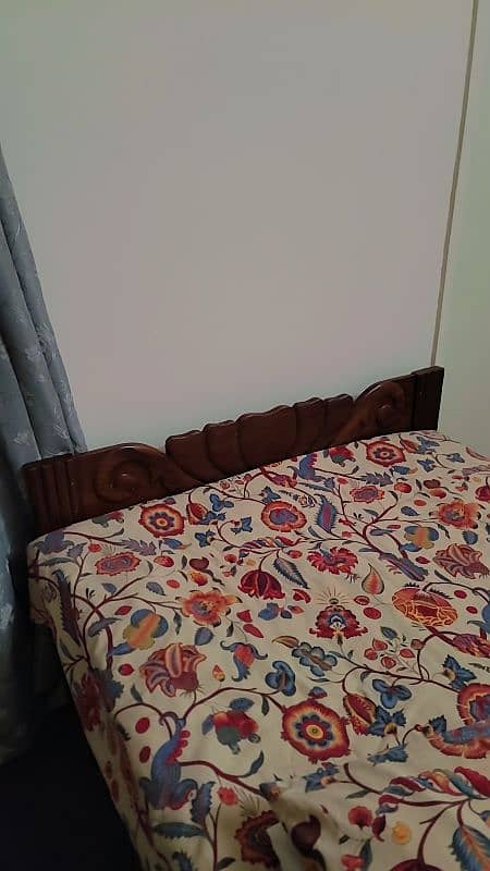 "Solid Wooden Bed for Sale – Excellent Condition" 2