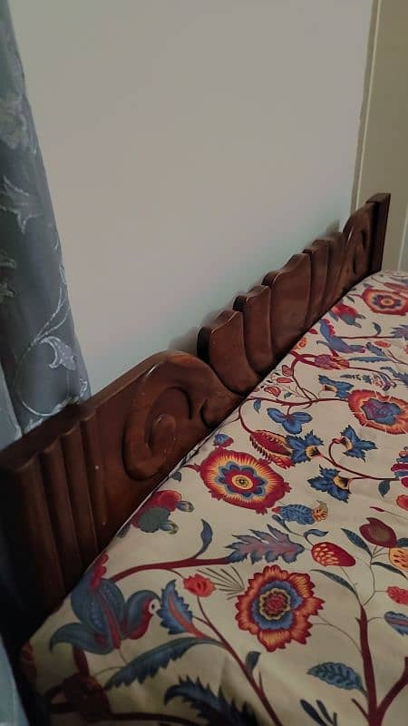 "Solid Wooden Bed for Sale – Excellent Condition" 4