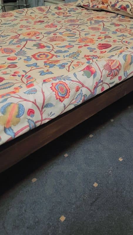 "Solid Wooden Bed for Sale – Excellent Condition" 5