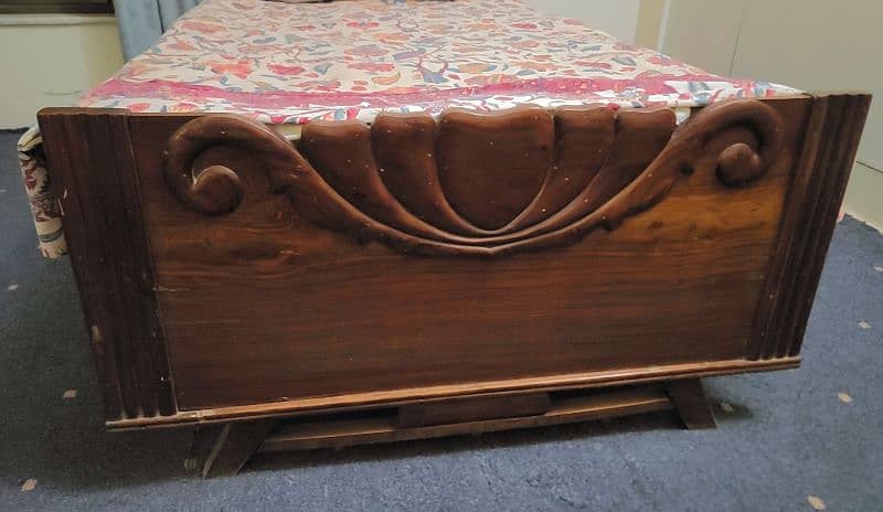 "Solid Wooden Bed for Sale – Excellent Condition" 6