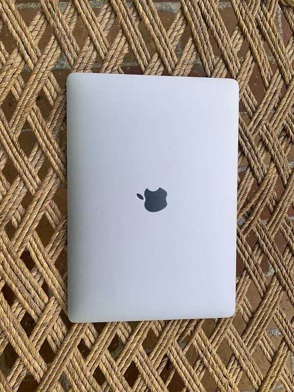 selling macbook pro 2017 0