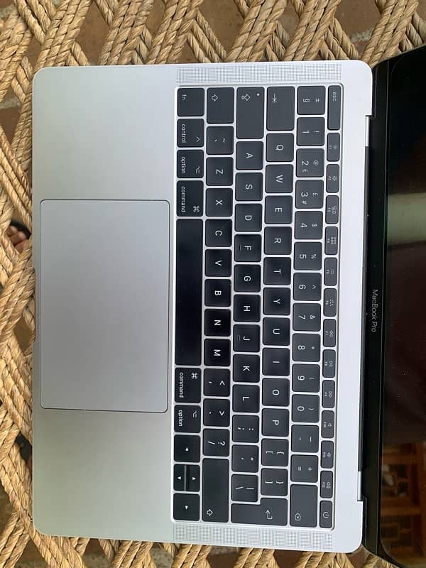 selling macbook pro 2017 2