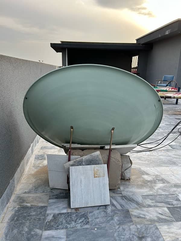 2 Dish antennas 6