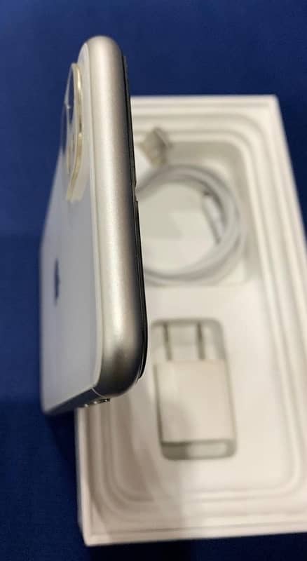 iphone 11 64GB with box 2