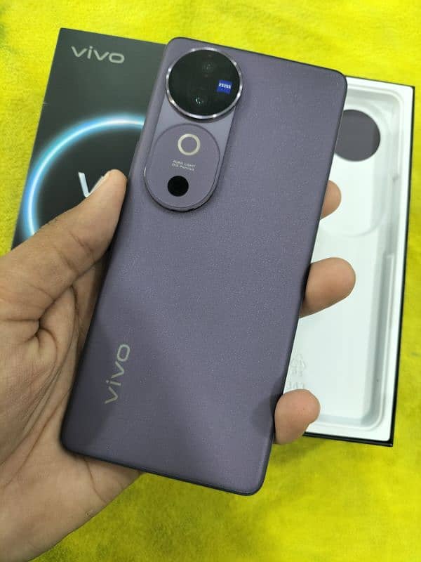 vivo V40 5G 1