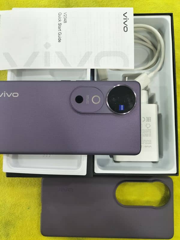 vivo V40 5G 3