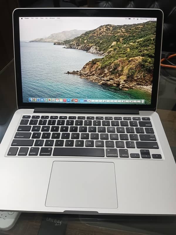 - *MacBook Pro (Retina, 13-inch, Early 2015)* 1