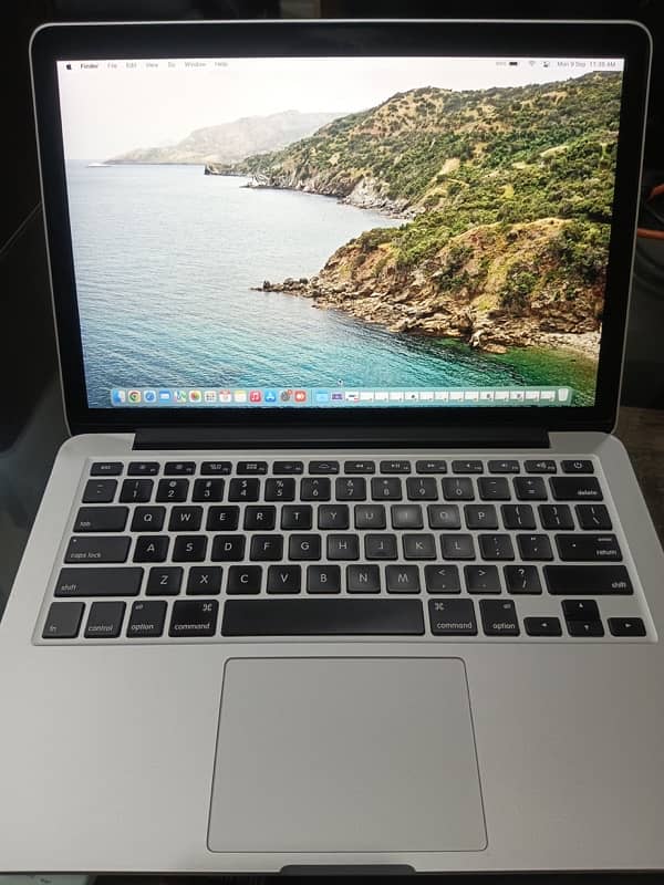 - *MacBook Pro (Retina, 13-inch, Early 2015)* 2