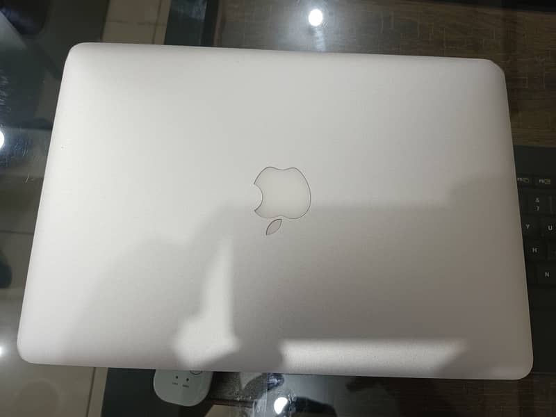 - *MacBook Pro (Retina, 13-inch, Early 2015)* 6