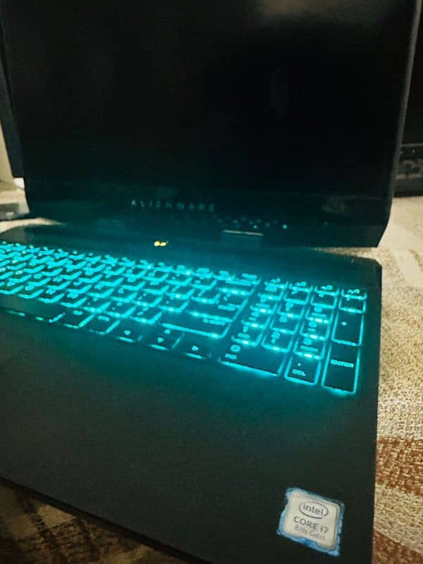 Alienware M15 Gaming  -  Intel Core i7-8750H 4