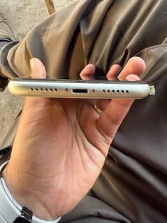 iphone 11 single+esim aproved condition 10/10 bh 74