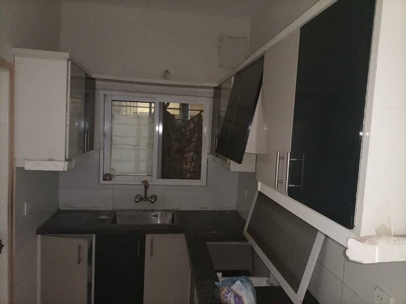 4 BED DD FLAT(GOHAR TOWER) FOR RENT IN GULSHAN-E-IQBAL 13 D 3 10