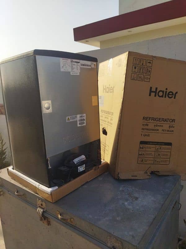 Haier Mini Bedroom Refrigerator 2