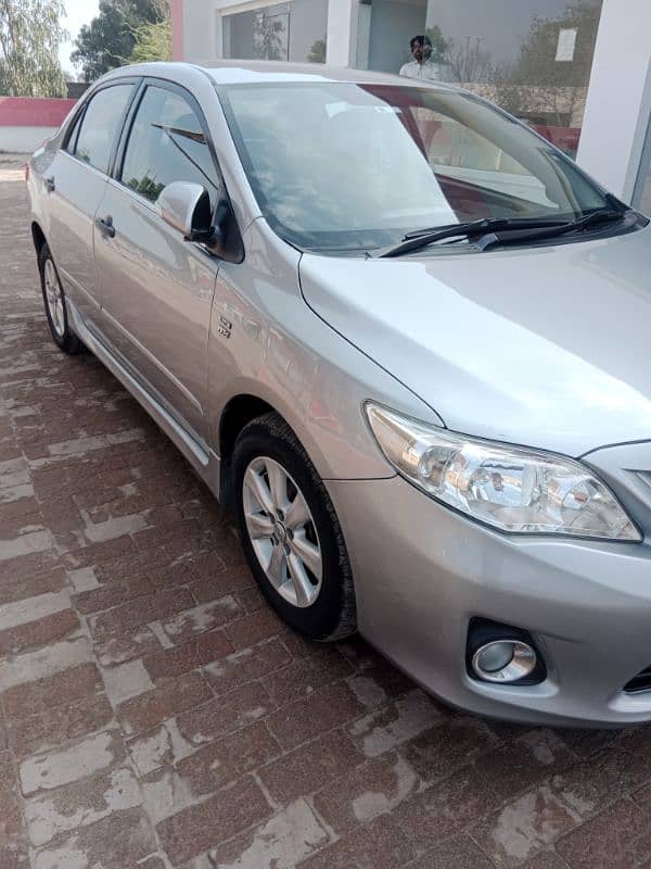 Toyota Corolla 1.6 Altis 2014 automatic 2