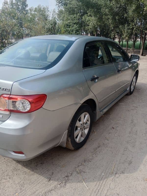 Toyota Corolla 1.6 Altis 2014 automatic 4