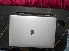 MacBook Pro 2019 15inch - 16GB + 500GB + 4GB