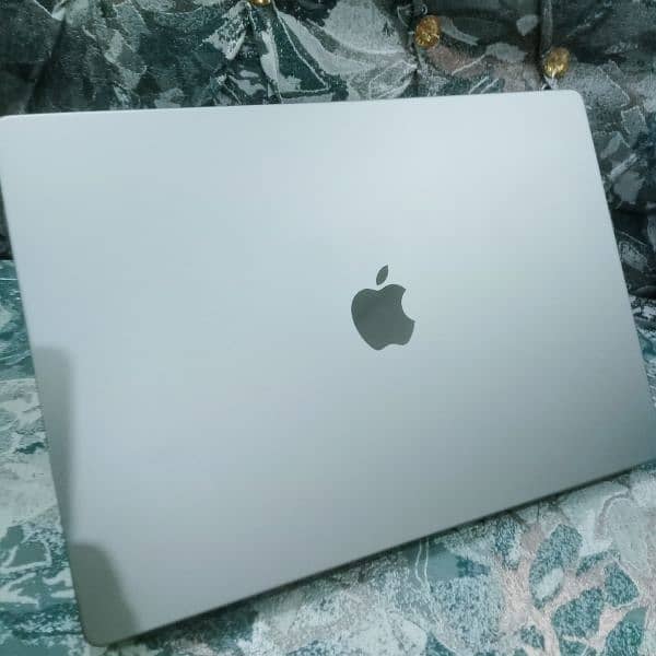 MacBook Pro (Apple M1 Pro) 2021 8