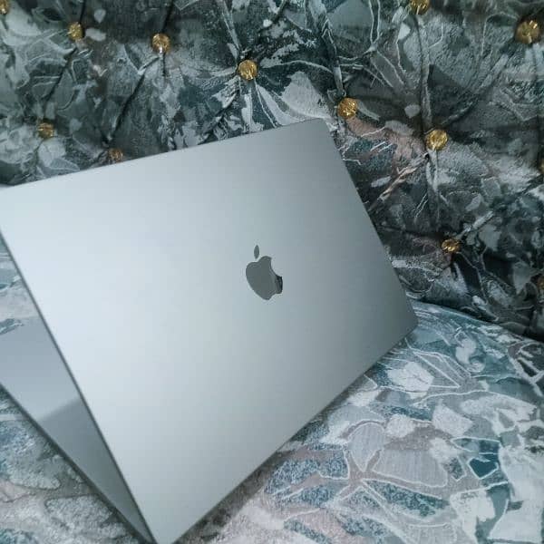 MacBook Pro (Apple M1 Pro) 2021 10