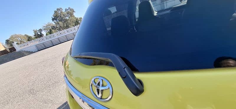 Toyota Vitz 2014 owned by a government employee 17