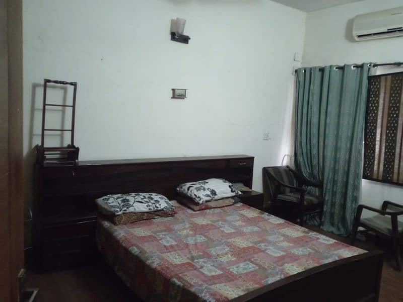 Furnish room available in upper portion in G10/1 for Male 1