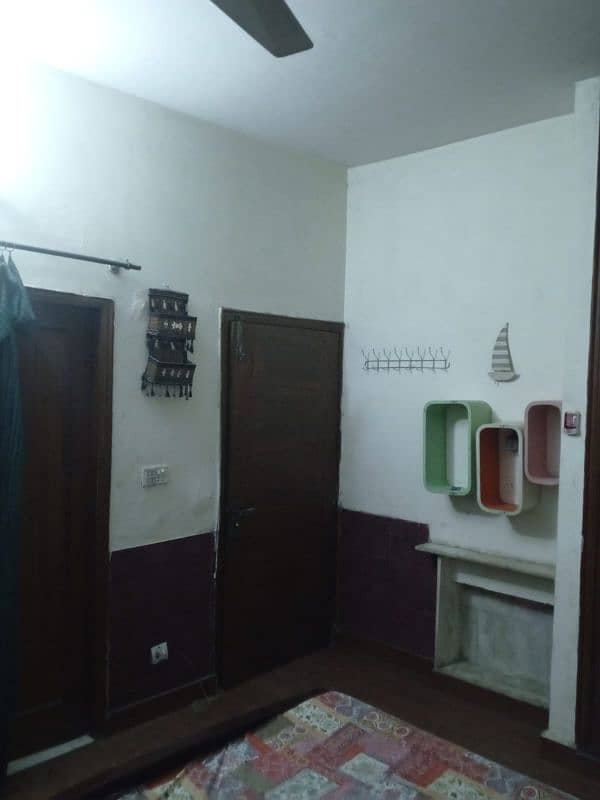 Furnish room available in upper portion in G10/1 for Male 3