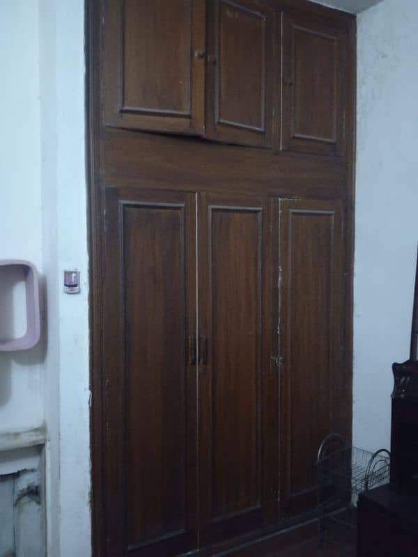 Furnish room available in upper portion in G10/1 for Male 5