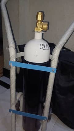 Oxygen cylinder with stand