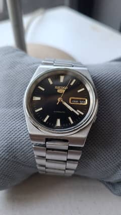 Seiko 5 watch black red salmon