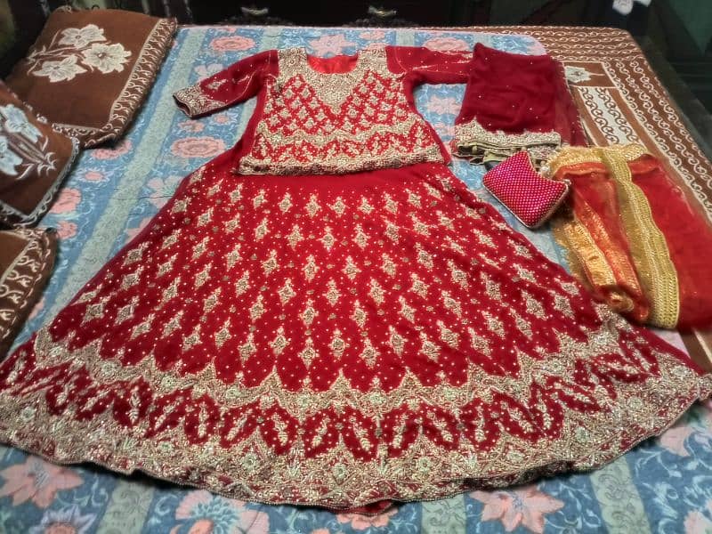 Bridal lehnga, only 2 hours used,bridal purse included 0