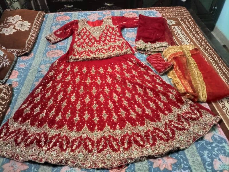 Bridal lehnga, only 2 hours used,bridal purse included 1