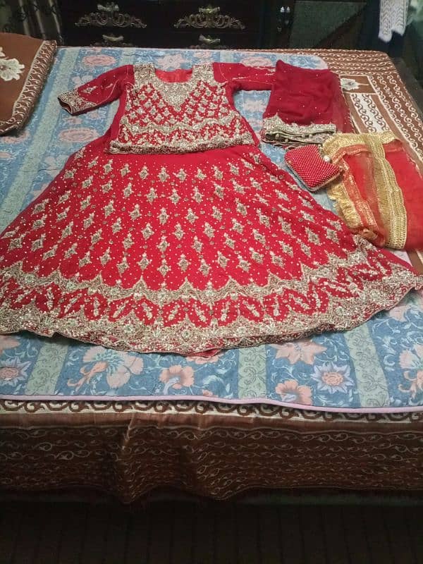 Bridal lehnga, only 2 hours used,bridal purse included 3