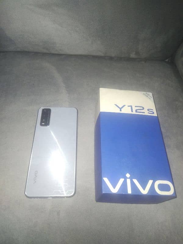 Vivo Y12s with box 0