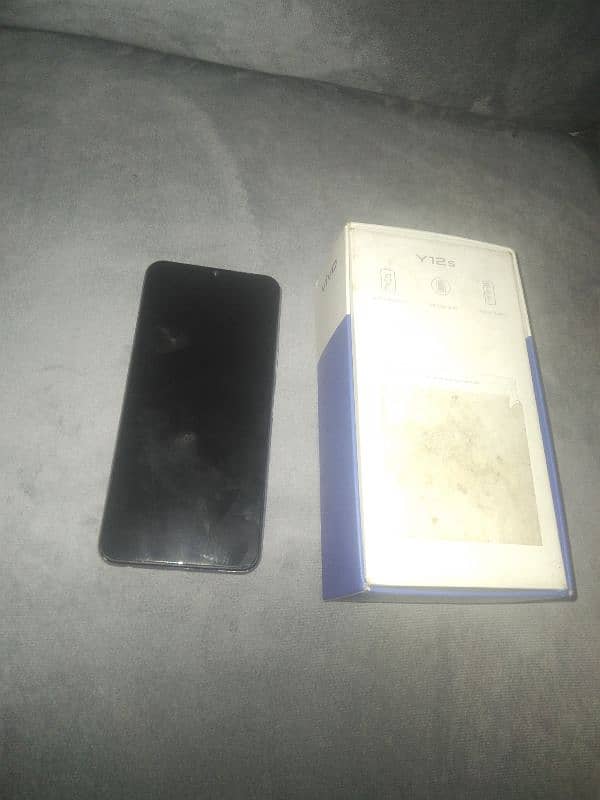 Vivo Y12s with box 1