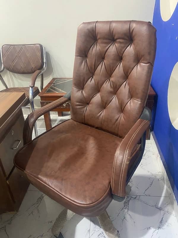 Whole office furniture for sale TABLE &BOSS CHAIRS 3