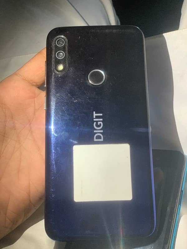 3 32gb panl break hai or koi masla nai hai box hai fanl 9000 ka 3