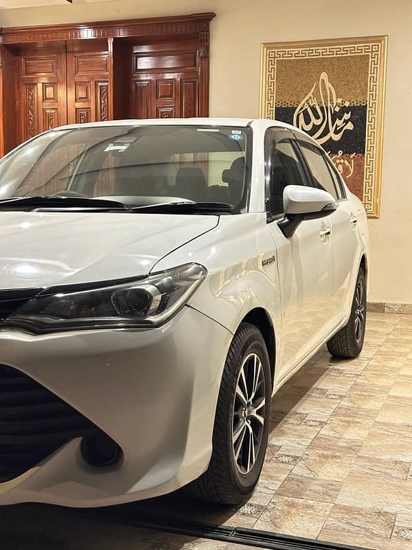 Toyota Corolla Axio 2015 Hybrid G 0