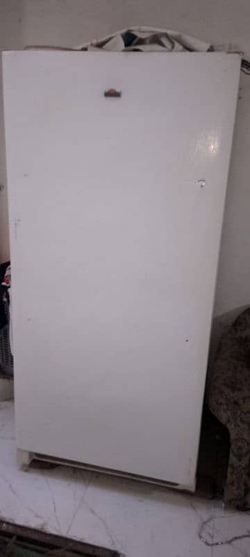 fridge and freezer 0