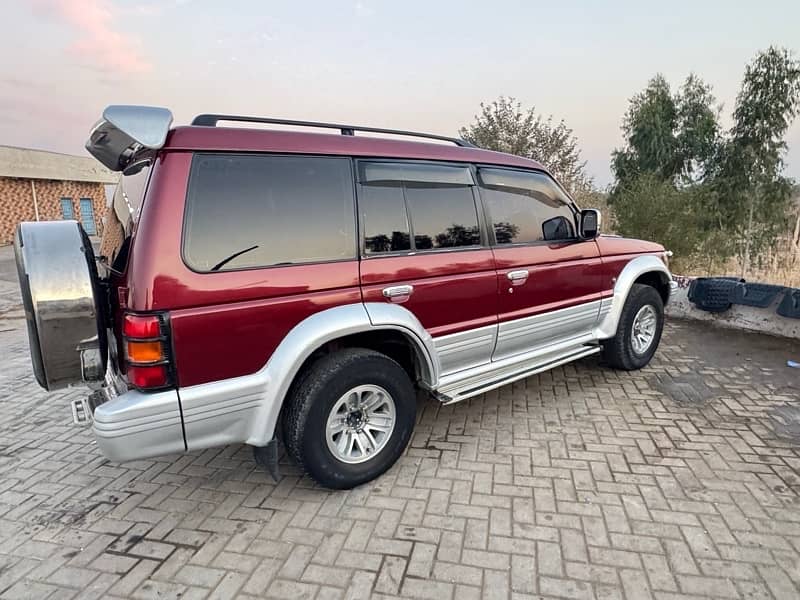 Mitsubishi Pajero 1992 8