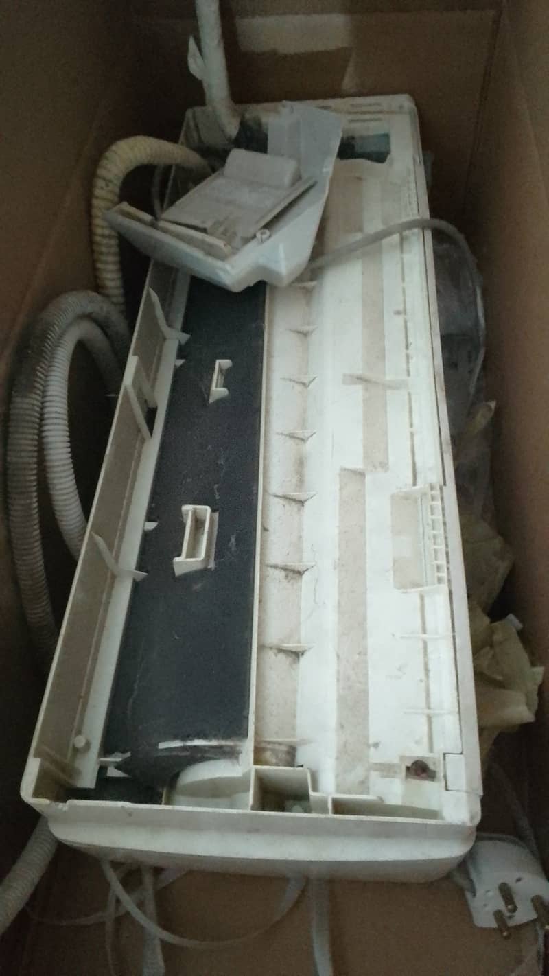 Haier used split ac in working condition ready to use 11