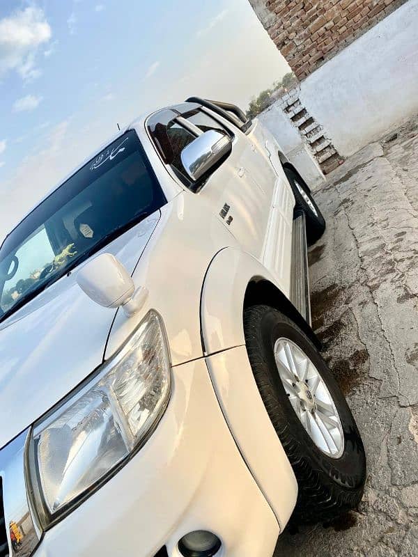 Toyota Hilux 2015 1