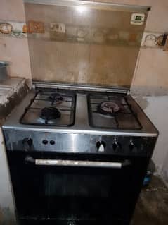 sky flame 3burner oven in perfect condition. .