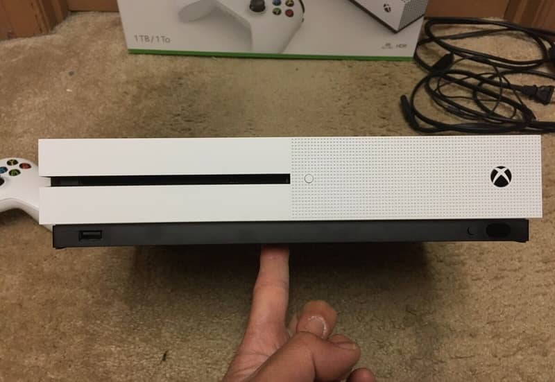 Xbox one s 10 game one controller 4k uhd blue ray supported 2