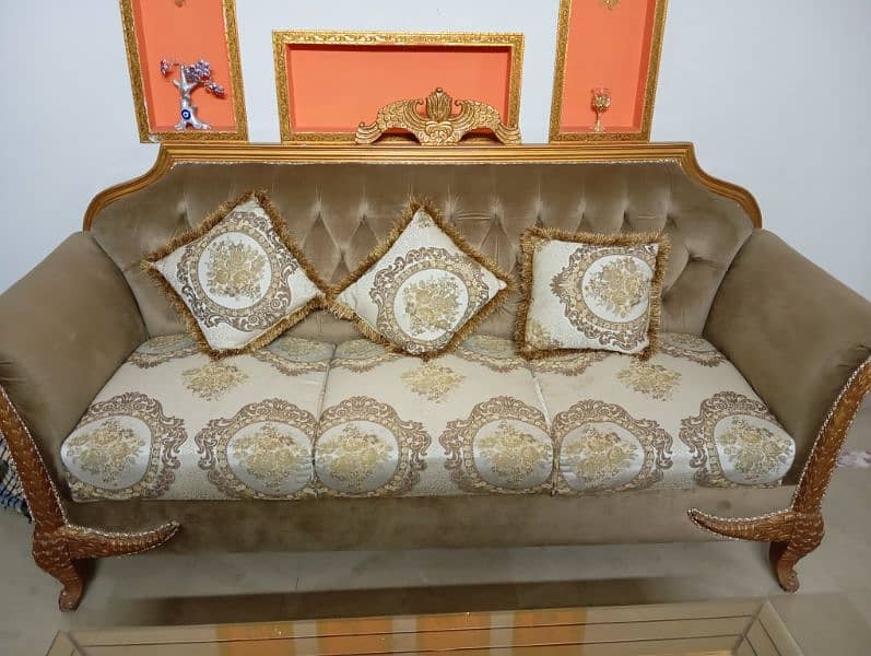 seven seater crown  sofa set 0