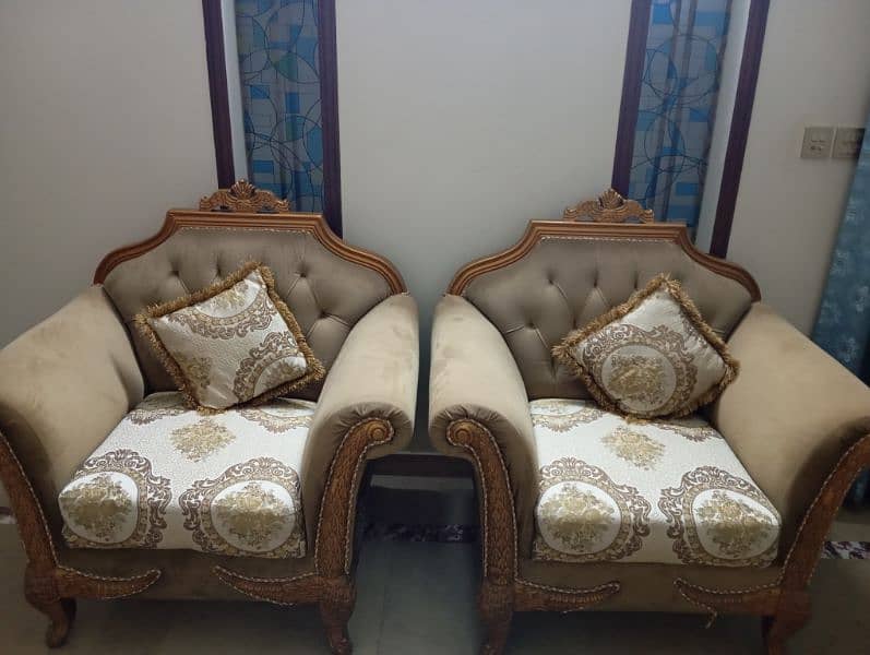 seven seater crown  sofa set 1