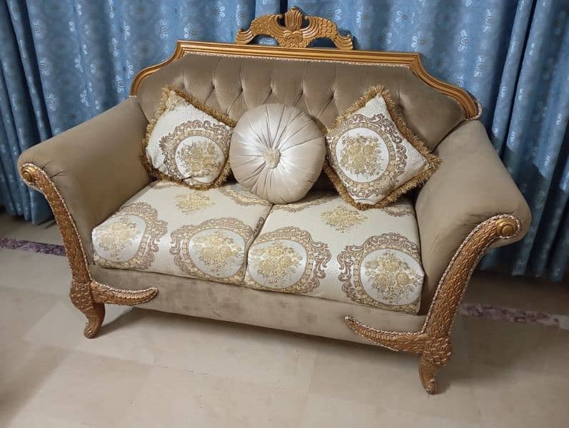 seven seater crown  sofa set 2